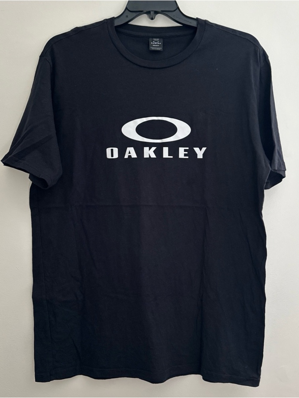 Oakley Black Athletic T- Shirt Men's Size 2XL Regular Fit crew neck short sleeve